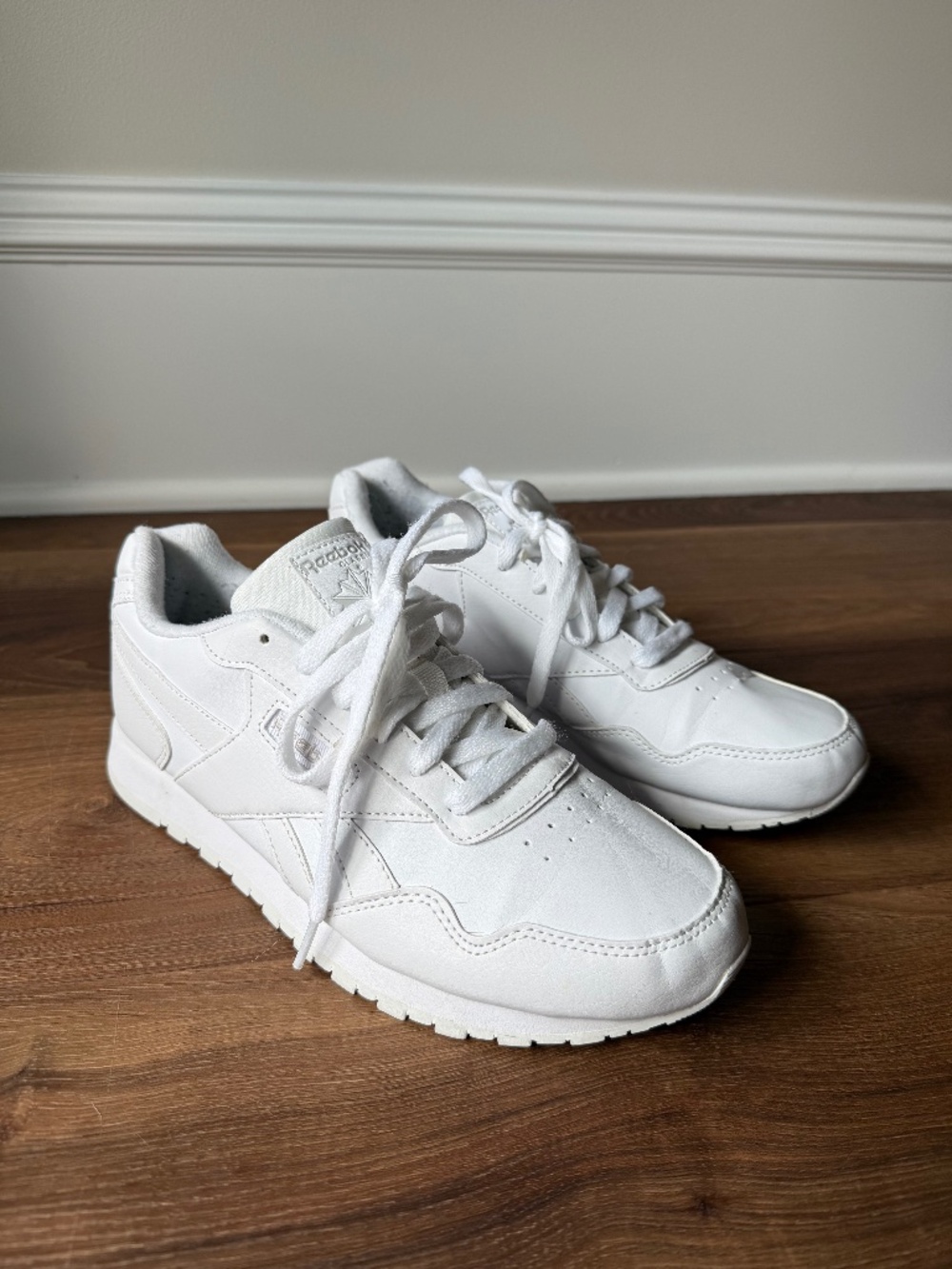 Reebok White Sneakers Classic Low Top Lace Up Casual Shoes 9